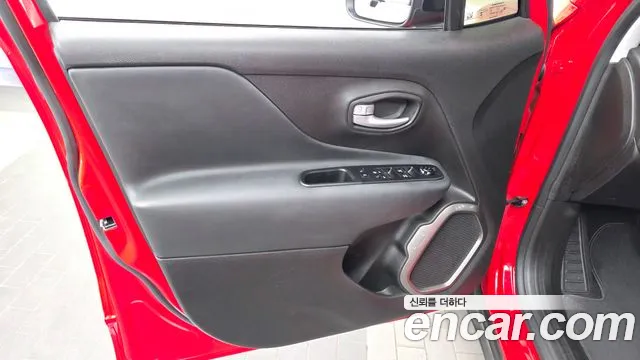 Jeep Renegade — Фото автомобиля 13