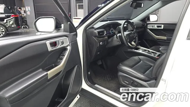 Ford Explorer — Фото автомобиля 8