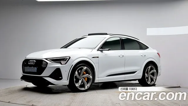 Audi e-tron — Фото автомобиля 3