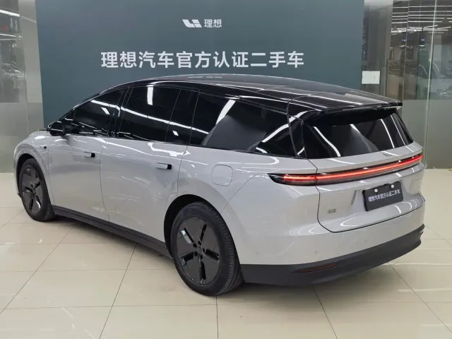 Li Auto i8 — Фото автомобиля 16