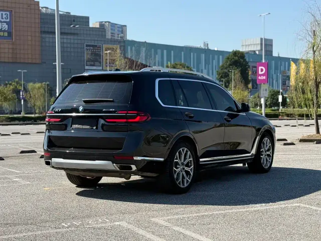 BMW X7 — Фото автомобиля 7