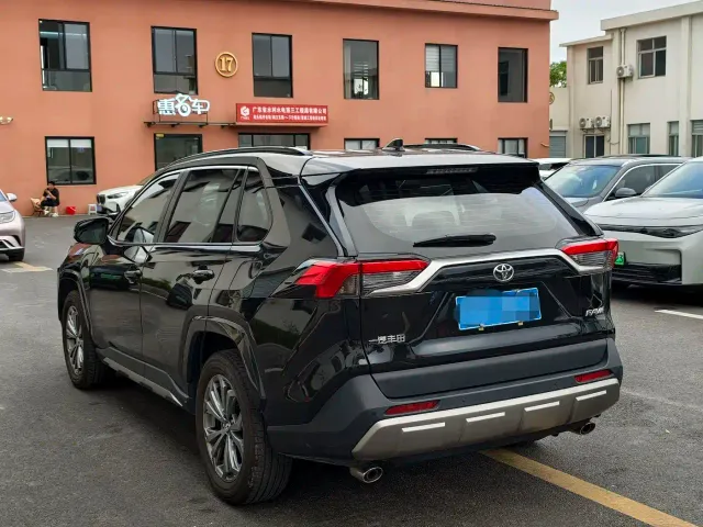 Toyota RAV4 — Фото автомобиля 7