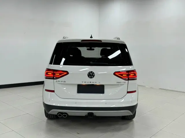 Volkswagen Touran — Фото автомобиля 5