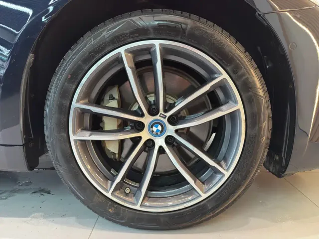 BMW 5 Series — Фото автомобиля 12
