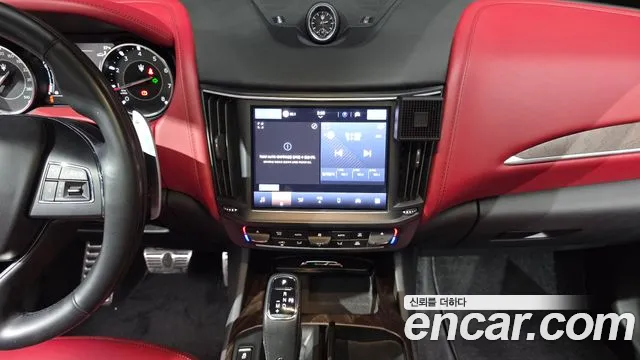 Maserati Levante — Фото автомобиля 13