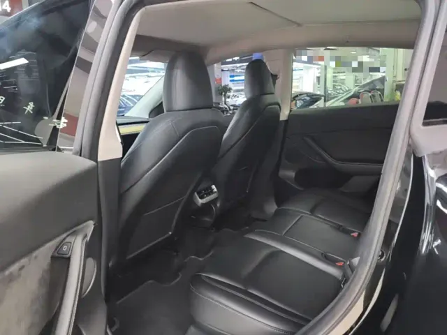 Tesla Model Y — Фото автомобиля 16