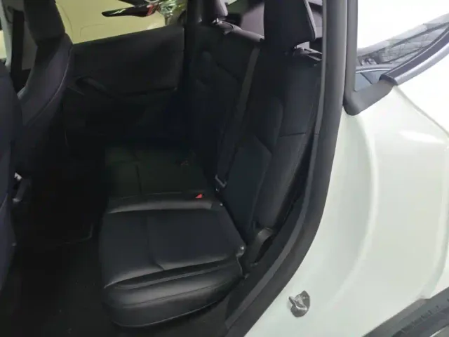 Tesla Model Y — Фото автомобиля 16