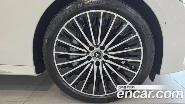 Mercedes-Benz E-Class — Фото автомобиля 5