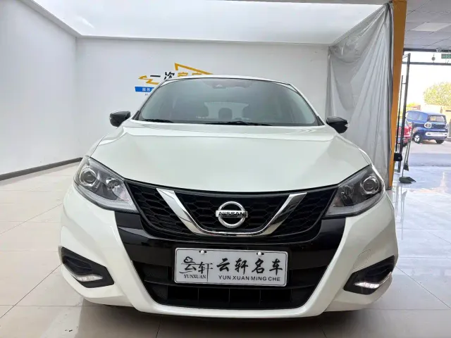 Nissan Tiida — Фото автомобиля 3