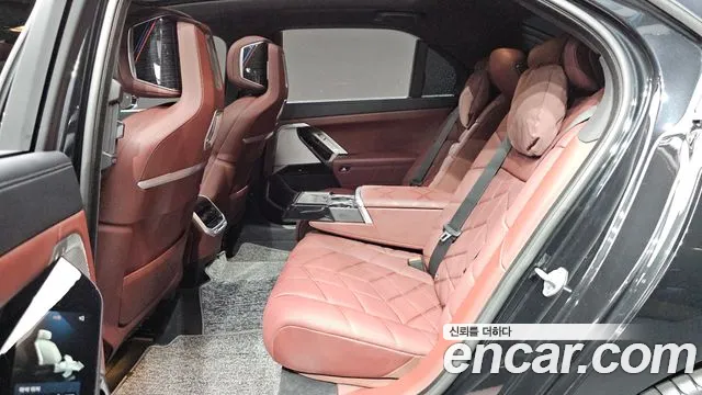 BMW 7-Series — Фото автомобиля 21