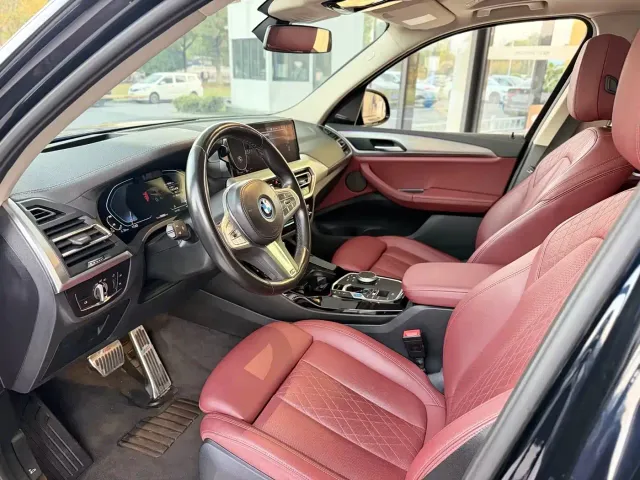 BMW iX3 — Фото автомобиля 8