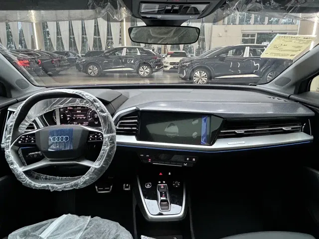Audi Q4 e-tron — Фото автомобиля 16