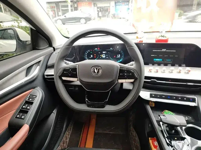 Changan Eado — Фото автомобиля 6