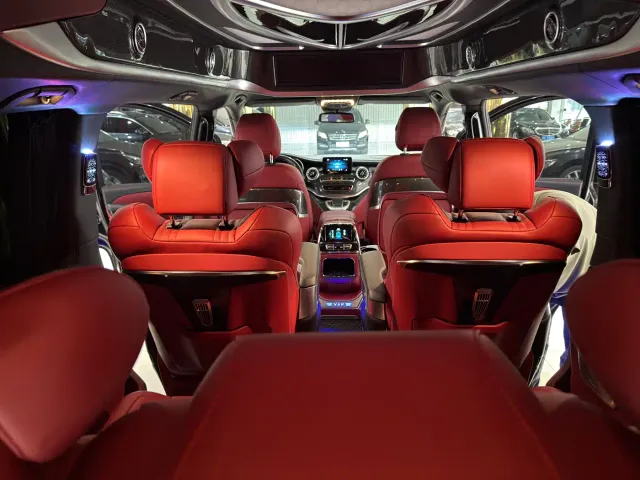 Mercedes-Benz V-Class — Фото автомобиля 12