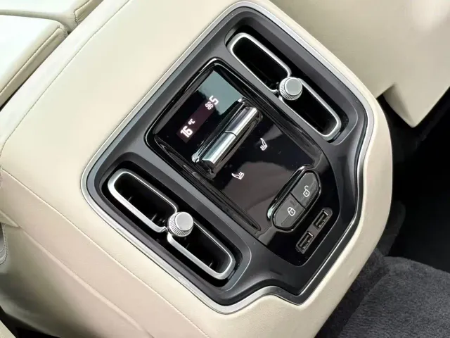 Aston Martin DBX — Фото автомобиля 20