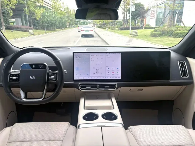 Li Auto L8 — Фото автомобиля 6