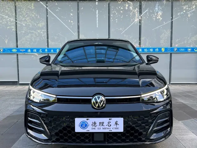 Volkswagen Passat — Фото автомобиля 3