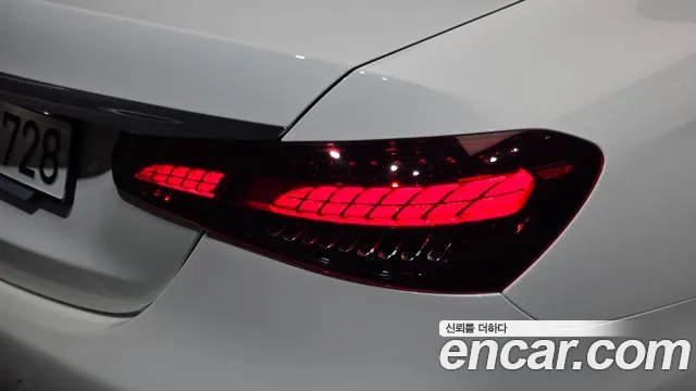 Mercedes-Benz E-Class — Фото автомобиля 23