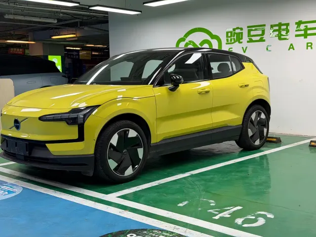 Volvo EX30 — Фото автомобиля 4