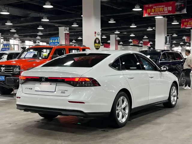 Honda Accord — Фото автомобиля 5