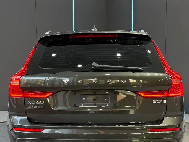 Volvo XC60 — Фото автомобиля 7