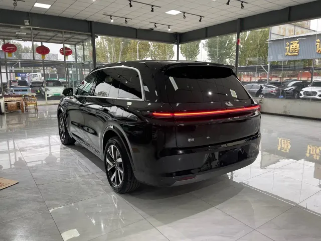 Li Auto L8 — Фото автомобиля 7