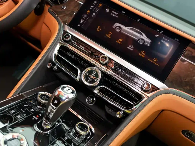 Bentley Flying Spur — Фото автомобиля 20