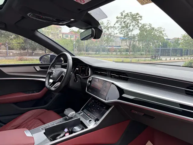 Audi A7L — Фото автомобиля 10