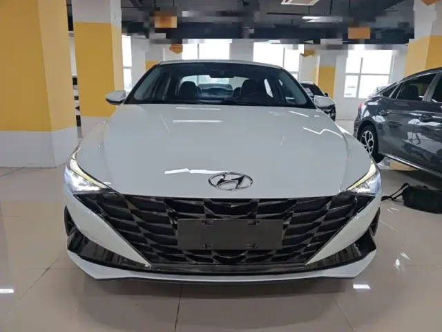 Hyundai Elantra — Фото автомобиля 2