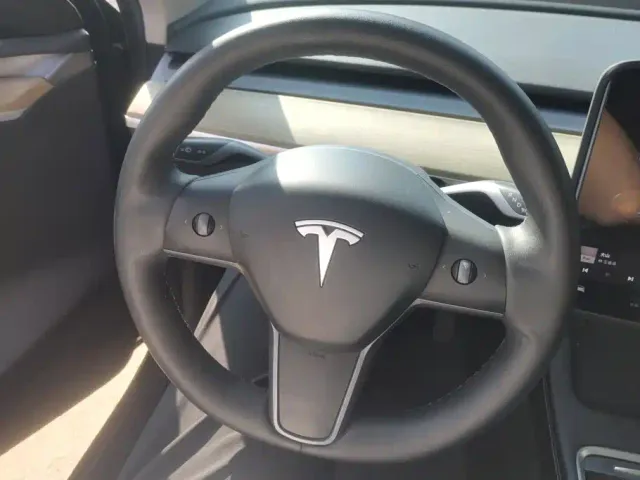 Tesla Model Y — Фото автомобиля 15