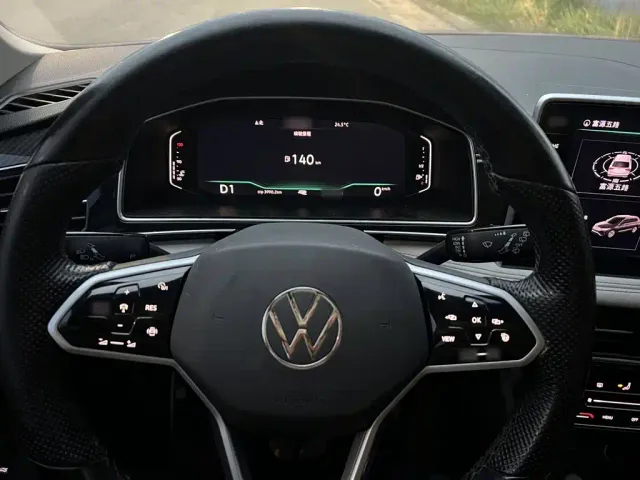 Volkswagen Tiguan L — Фото автомобиля 13