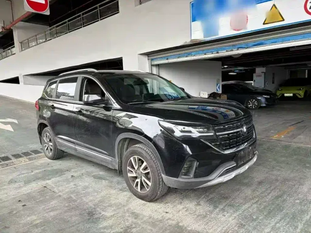 Forthing T5 — Фото автомобиля 3