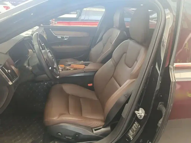 Volvo S90 — Фото автомобиля 14