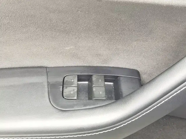 Tesla Model Y — Фото автомобиля 9
