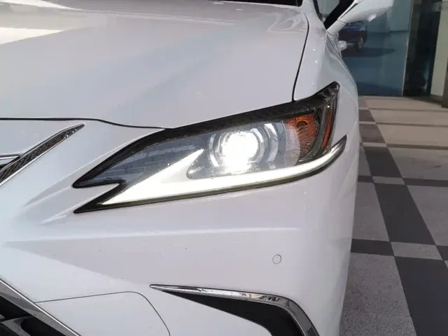 Lexus ES — Фото автомобиля 6
