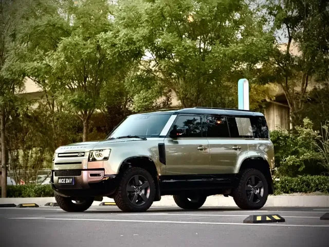 Land Rover Defender — Фото автомобиля 15