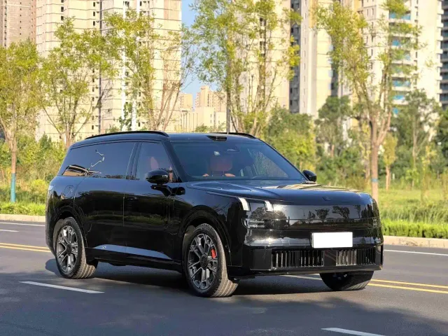 Lynk & Co 900 — Фото автомобиля 2