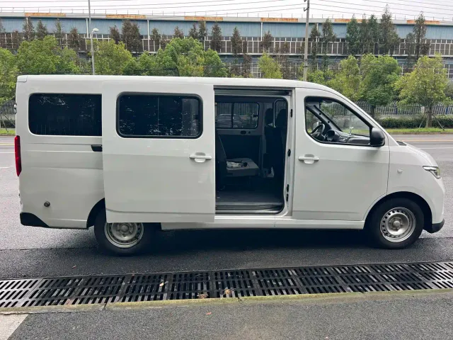 Wuling Yangguang — Фото автомобиля 13