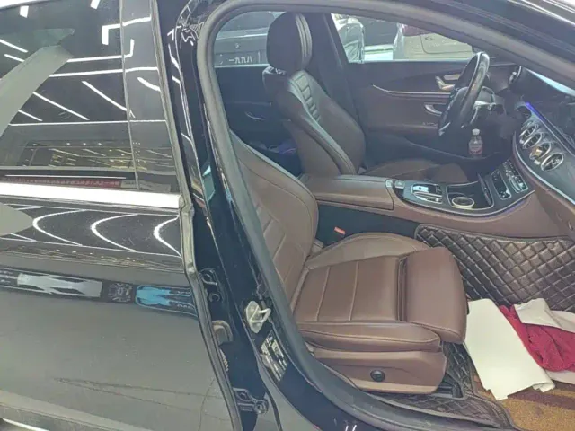 Mercedes-Benz E-Class — Фото автомобиля 24