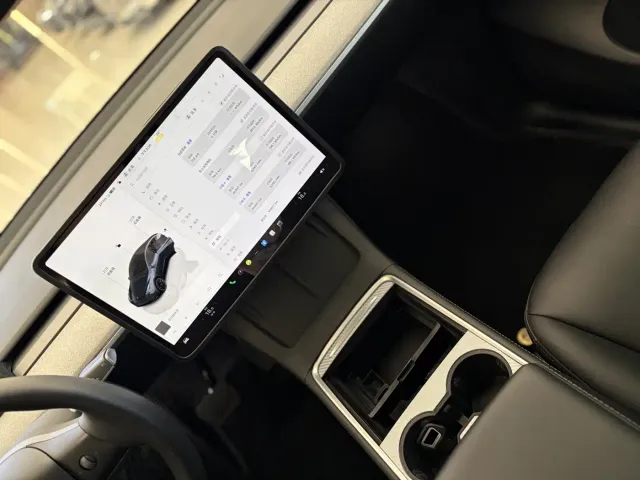 Tesla Model Y — Фото автомобиля 8