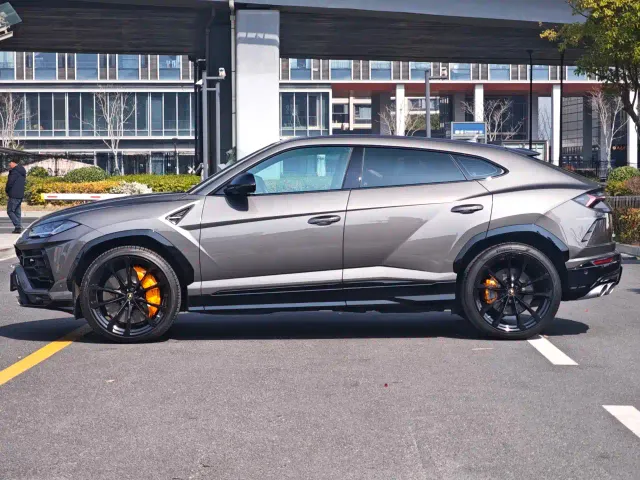 Lamborghini Urus — Фото автомобиля 4