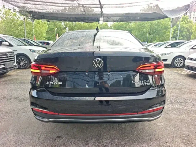 Volkswagen Lavida — Фото автомобиля 5