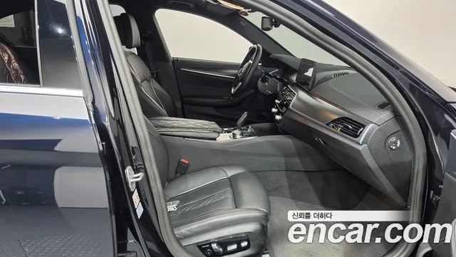BMW 5 Series G30 — Фото автомобиля 11