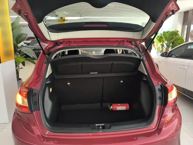 Nissan Tiida — Фото автомобиля 18