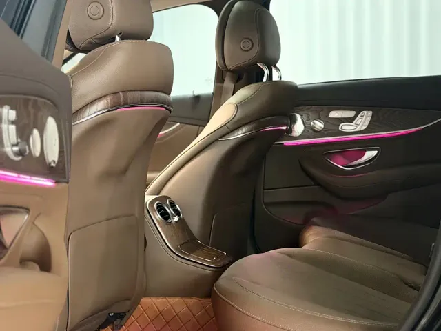 Mercedes-Benz E-Class — Фото автомобиля 15