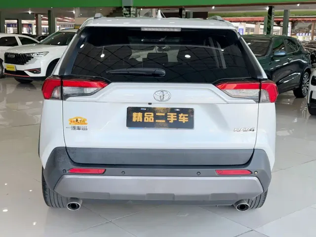 Toyota RAV4 — Фото автомобиля 5