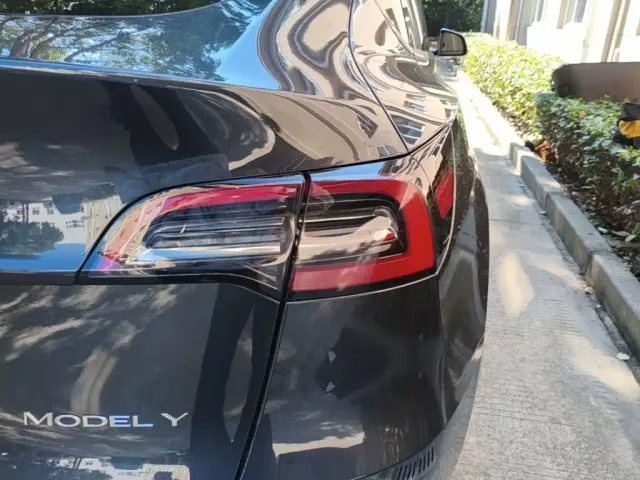 Tesla Model Y — Фото автомобиля 7
