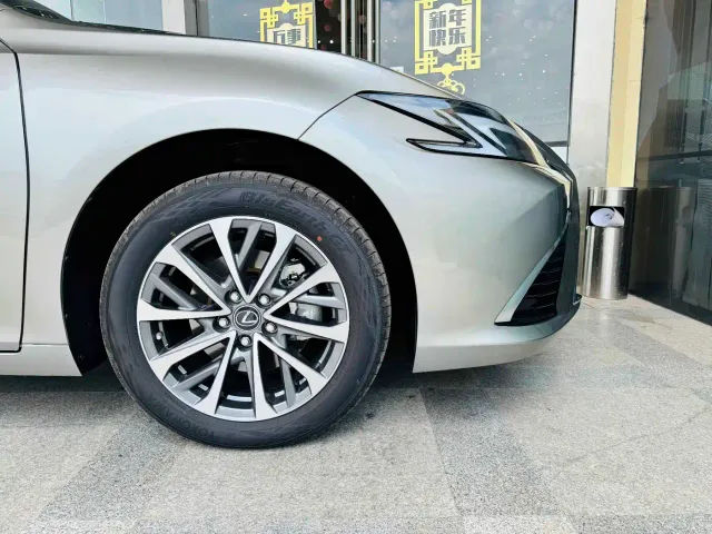 Lexus ES — Фото автомобиля 6