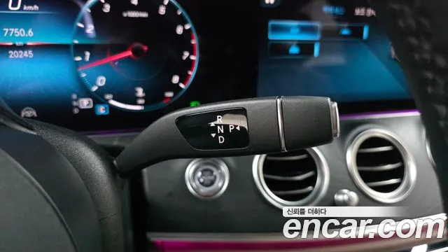 Mercedes-Benz E-Class — Фото автомобиля 9