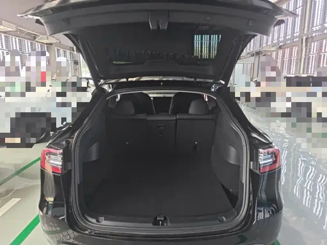 Tesla Model Y — Фото автомобиля 18